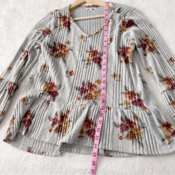 Maurice’s Grey Ribbed Floral Print Peplum Top - Picture 4 of 12